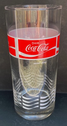 309056-1 € 3,00 coca cola glas rood witte rand D7 H 15 cm.jpeg